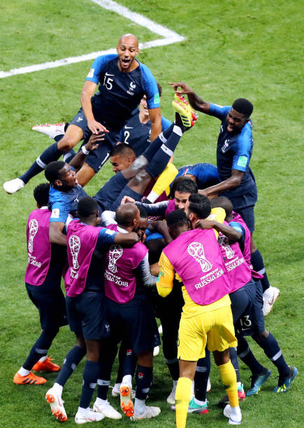 与自然形成 与自然形成