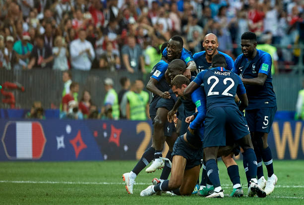 鼓励选手自 鼓励选手自